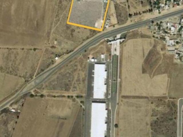 Terreno Comercial Industrial 20,120 m2 a bordo de Carretera a 5 min. del Aeropuerto de Querétaro