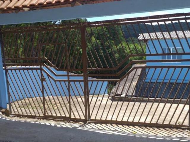 Terreno Comercial para Venda por R$360.000,00 com 1 suite, 4 dormitórios e 2 banheiros Luiz fagund