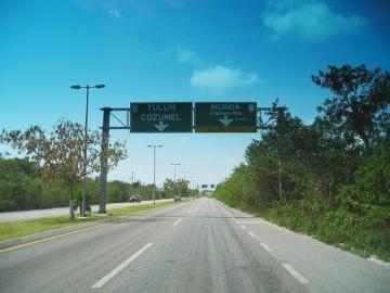 Terreno Comercial Renta en Canc?n. 8250 m2. Autopista M?rida ChichenItza KM 300. 700 m Av. Huayac?n