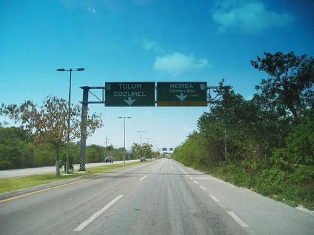 Terreno Comercial Renta en Canc?n. 8250 m2. Autopista M?rida ChichenItza KM 300. 700 m Av. Huayac?n
