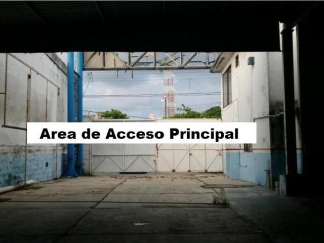 Terreno Comercial sobre Av Cuauhtemoc, 5 estacionamientos y oficina en 2 niveles. Veracruz, Ver