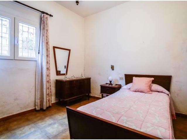 Terreno con 4 casas independientes