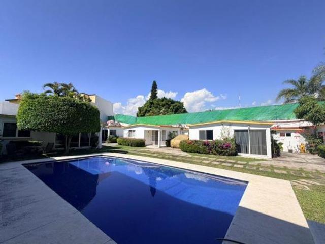 Terreno con 6 propiedades en venta