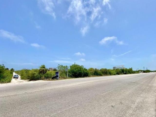 Terreno con 100 metros sobre carretera, KM25 Chicxulub San Benito