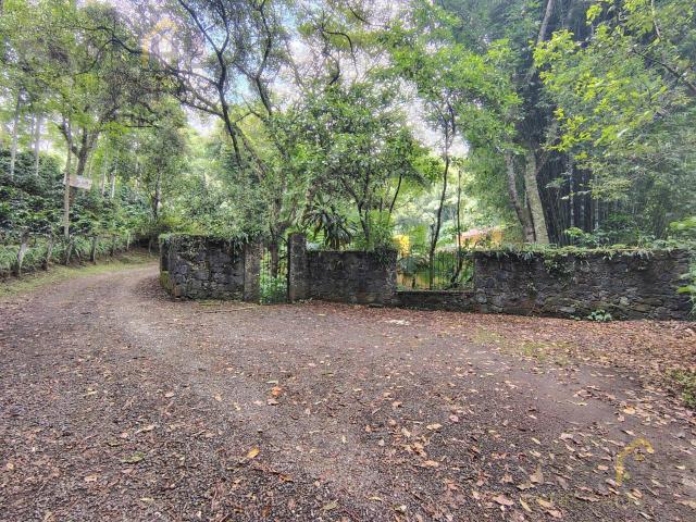 Residencia en Coatepec Campestre con jard?n en venta, con 2 chalets