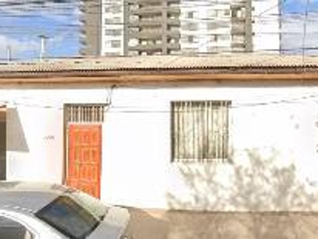 Terreno con 2 casas grandes. A pasos metro Lo Ovalle
