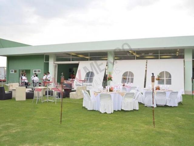 TERRENO CON 2 SALONES DE FIESTAS y AMPLIOS JARDINES. Vocación para OFICINAS, BODEGAS, PATIO DE MANIO
