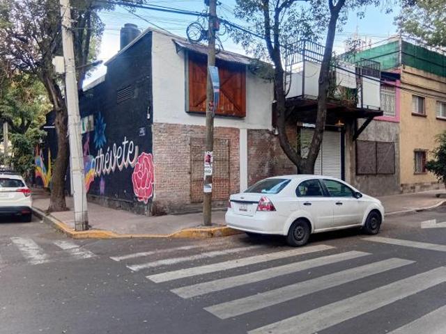 Terreno con tres frentes ideal para desarrollar