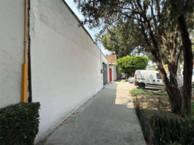 Terreno con Uso de Suelo Habitacional e Industrial en Venta en Rinconada Coapa