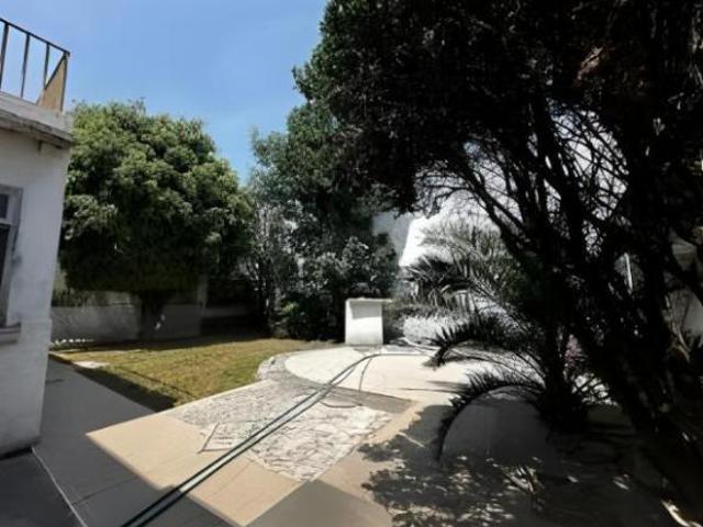 Terreno con uso de suelo para construccion de 8 viviendas y area comercial