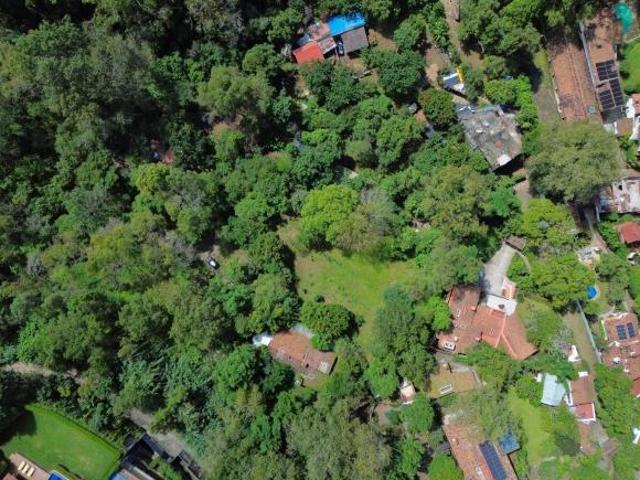 Terreno con vista al lago en Valle de Bravo, ideal para desarrollo habitacional