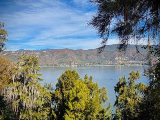 Terreno con vista al lago en venta en Valle de Bravo