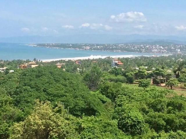 Terreno con vista al mar