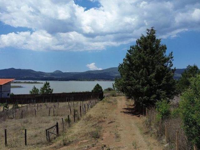 Terreno con vista espectacular a pie de lago en Tapalpa