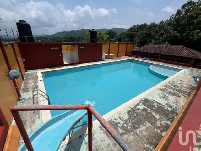 Terreno con alberca y palapas en venta en San Andrés Tuxtla, Ver