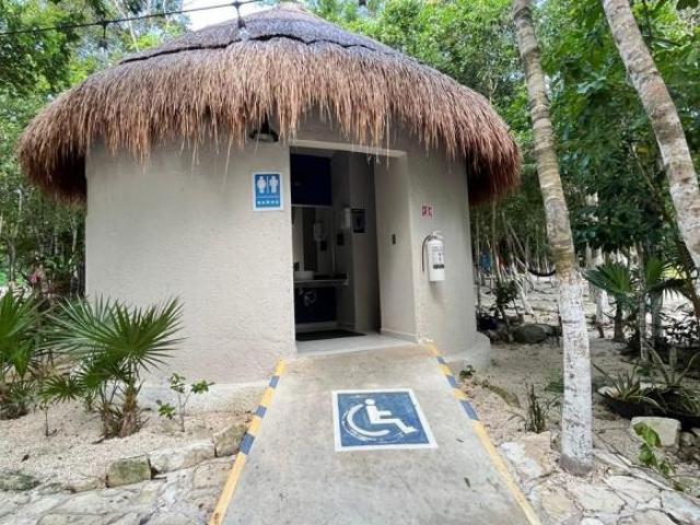 Terreno con amenidades en venta en Puerto Morelos