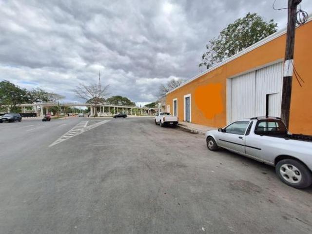 Terreno con bodega en venta frente al parque de la plancha, Merida Centro