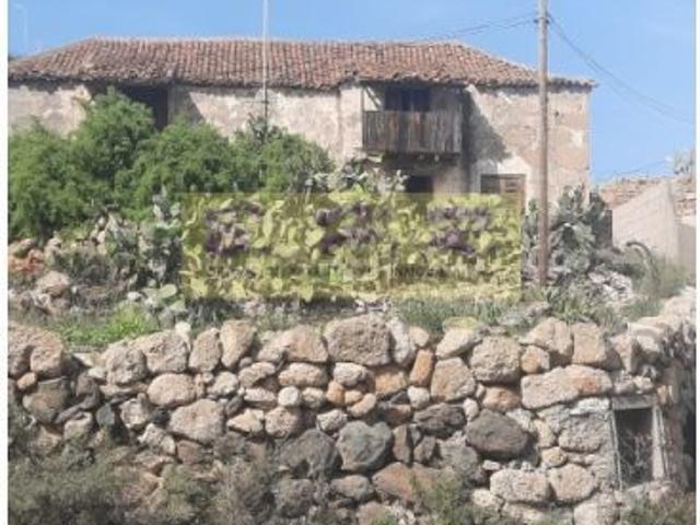 Terreno con casa a reformar de 45 m2 por planta dos plantas
