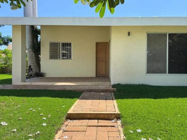 CASA DE UNA PLANTA EN ESQUINA NOROESTE, VILLAS LA HACIENDA, MERIDA, YUCATAN