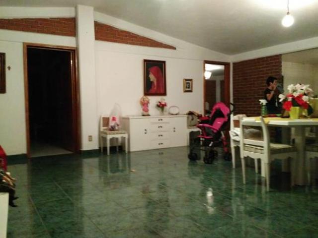 Terreno con casa en venta