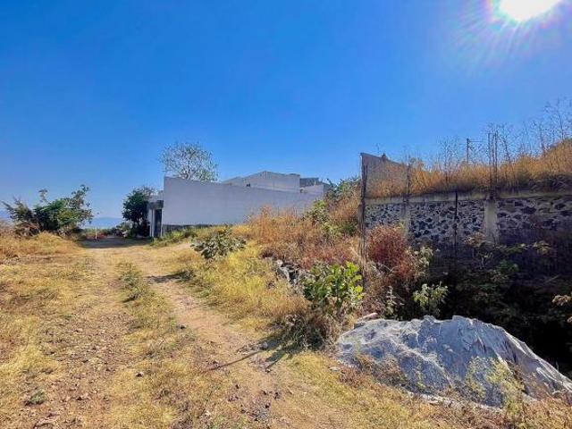 ¡TERRENO CON CONSTRUCCIÓN A 5 MIN DE LA AUT. MÉX ACA! NORTE DE CUERNAVACA