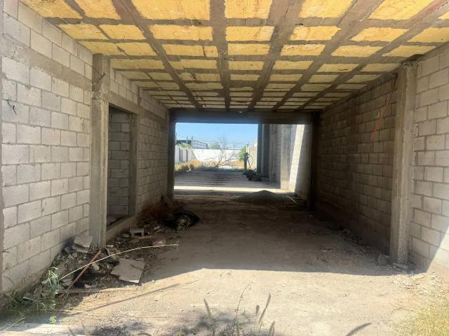 TERRENO CON CONSTRUCCIÓN A UN COSTADO DE LA UNIÓN, SOBRE AVENIDA CON GRAN EXPOSICIÓN