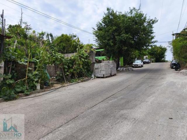 Terreno con construcción en Hermenegildo Galeana