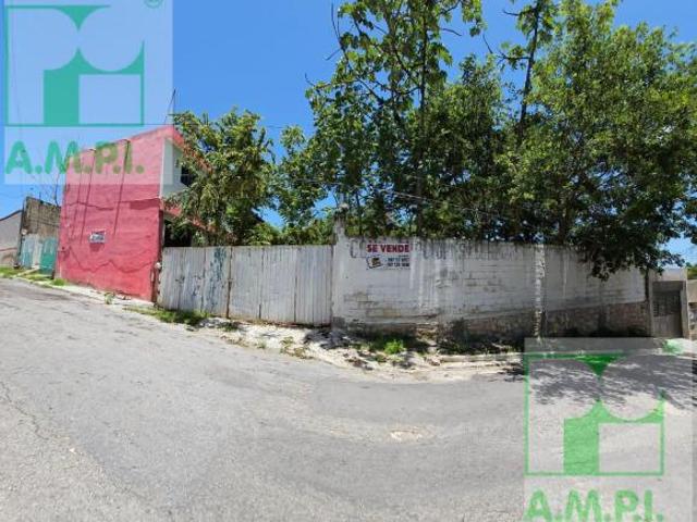 Terreno con construcción en Tomas Aznar