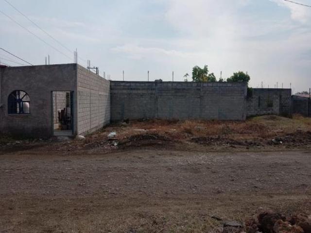 Terreno con construcción en venta de 140 m2 en la Col 19 de Febrero cuautla sobre avenida principal