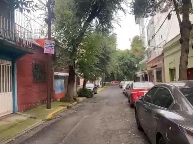Terreno con construcción por demoler, a una cuadra de periférico, cerca del disribuidor vial San A