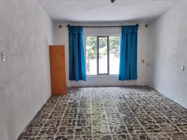 Terreno con departamentos y locales comerciales. Uso Mixto