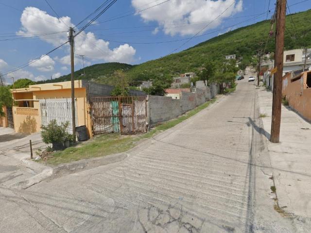Terreno con doble frente EN VENTA. Lomas de Topo chico. Monterrey, N.L