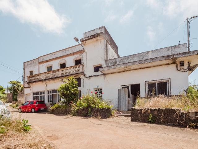 Terreno con edificación registrada para reforma integral – Proyecto con potencial en El Corvo, Moya