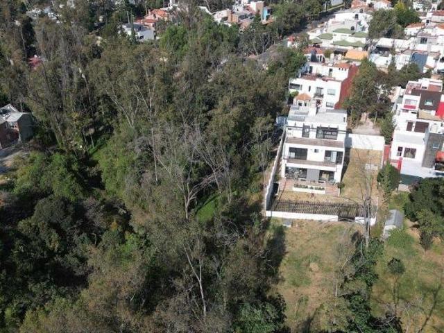 Terreno con espectacular vista al lago