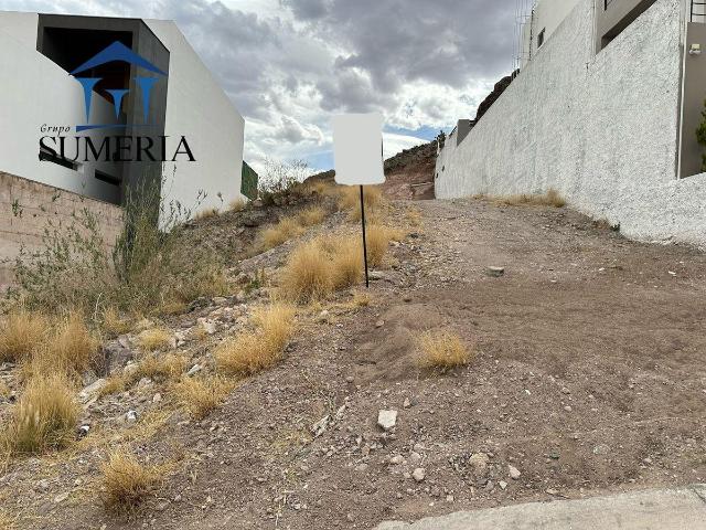 Terreno con Excedente en Cumbres de San Francisco