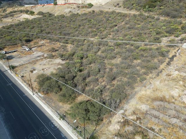 Terreno con factibilidad de uso comercial e industrial