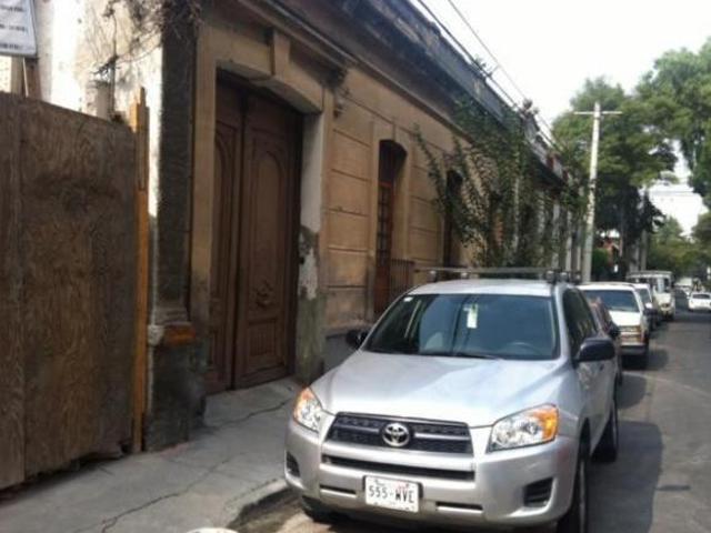 Terreno con fachada catalogada en San Pedro de Los Pinos cerca del Parque