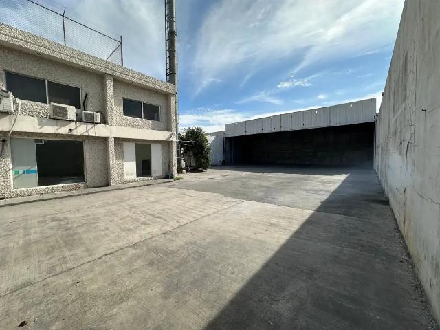 Terreno con local comercial en Renta en Avenida Almazan, San Nicolas de los Garza