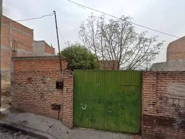 TERRENO CON OBRA NEGRA