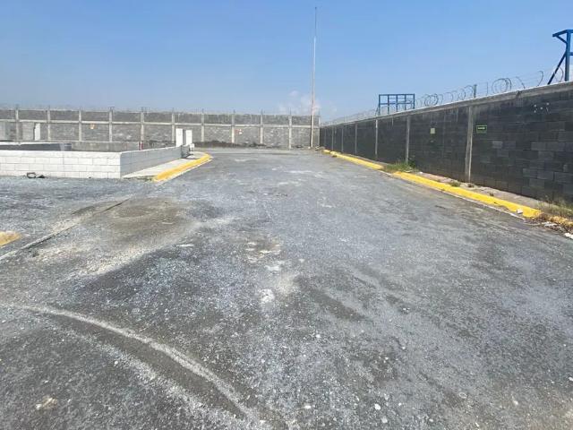 TERRENO CON OFICINA EN RENTA EN SANTA CATARINA