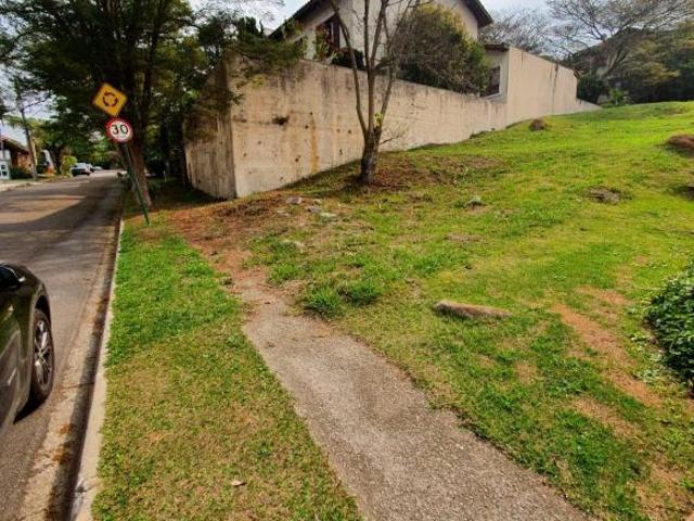 Terreno à venda no São Paulo II, Granja Viana | suave declive e área nobre