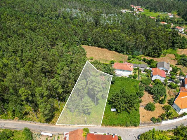 Terreno construção com 899m2 em Alheira Barcelos