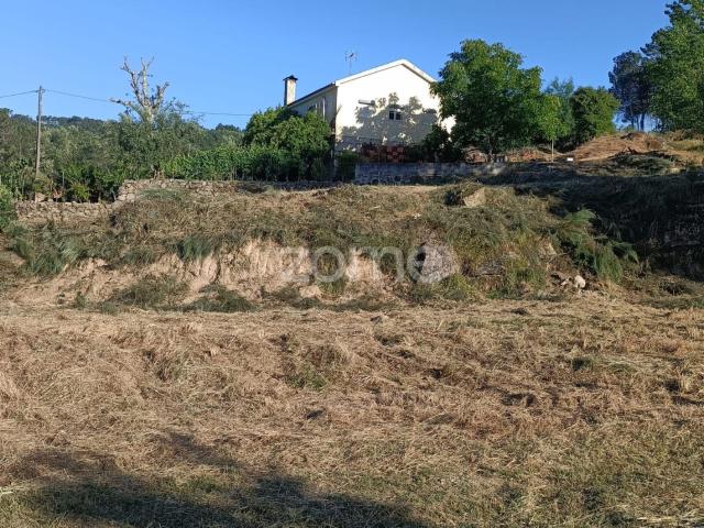 Terreno construído com 1.160 m² em Santos Evos