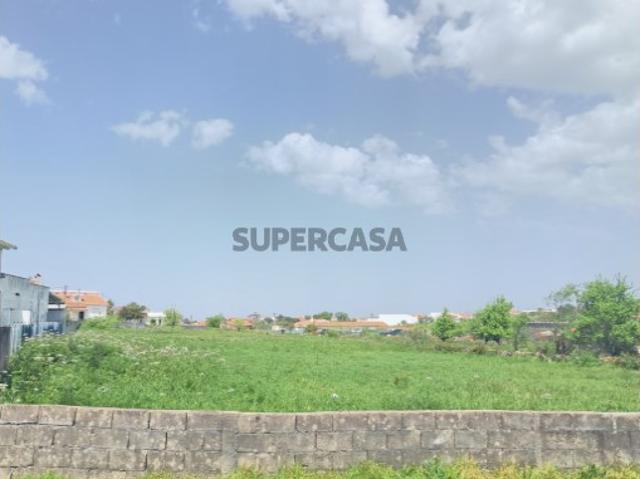 TERRENO CONSTRUÍVEL, com 4.870m2 e 2 frentes de estrada em zona central habitacional