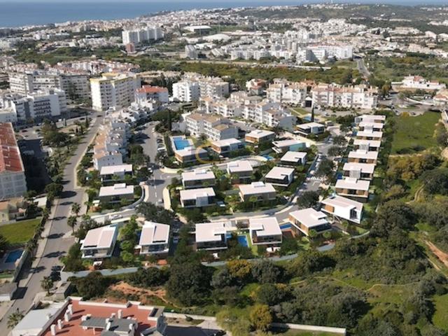 Terreno Coral Village Albufeira 300m2 de construção + Cave