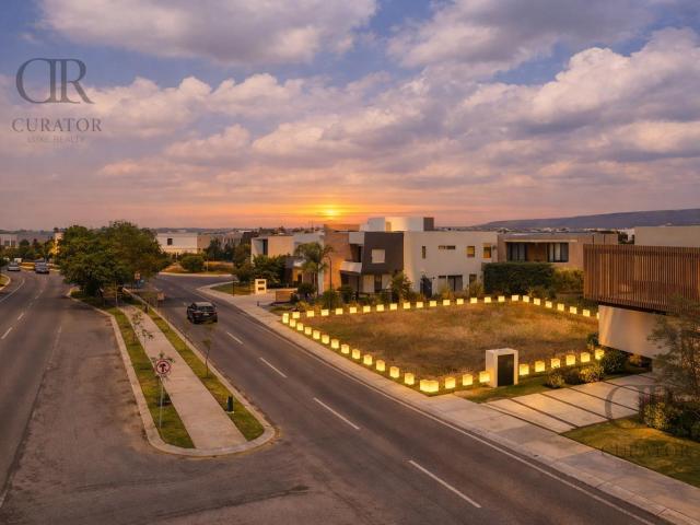 Terreno de oportunidad sobre avenida en El Campanario