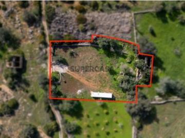 Terreno de construção com projeto aprovado convenientemente localizado a 3 minutos de Loulé