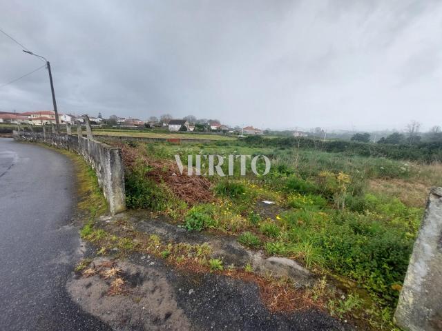 Terreno de construção com projeto aprovado para Moradia T4 com piscina em Vila Nova de Anha!