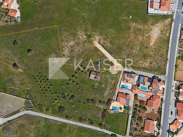 Terreno de construção com ruínas a uma curta viagem de praia e golfe, a poucos passos de todas as comodidades