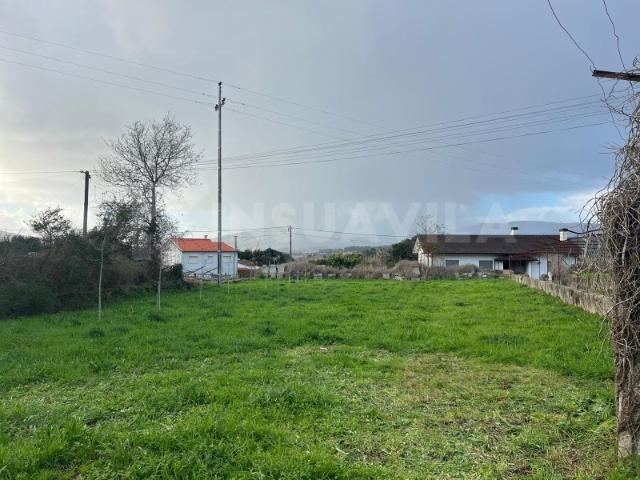 Terreno de construção com vistas para o Rio Minho